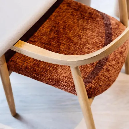 Stylish Modern Studio With Views *