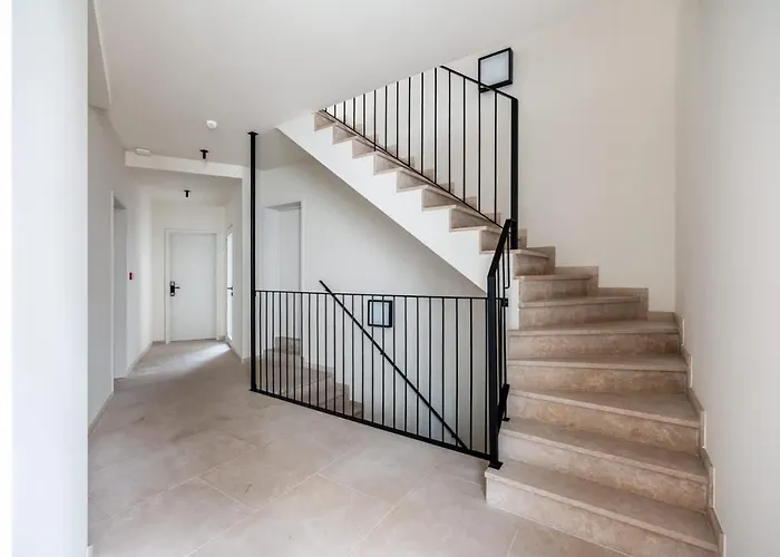 Stylish Modern Studio With Views * גנט