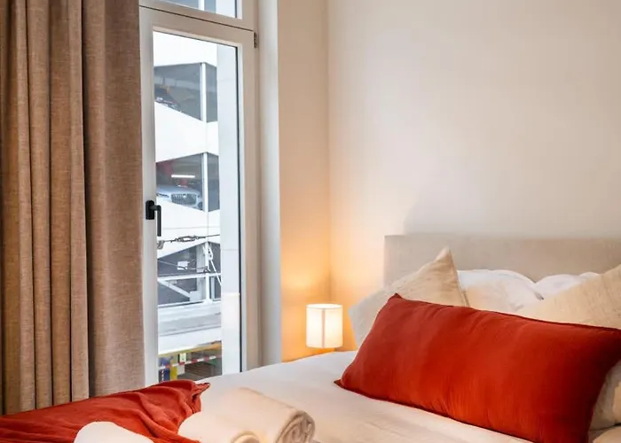 Huswell - Modern Studio with Views